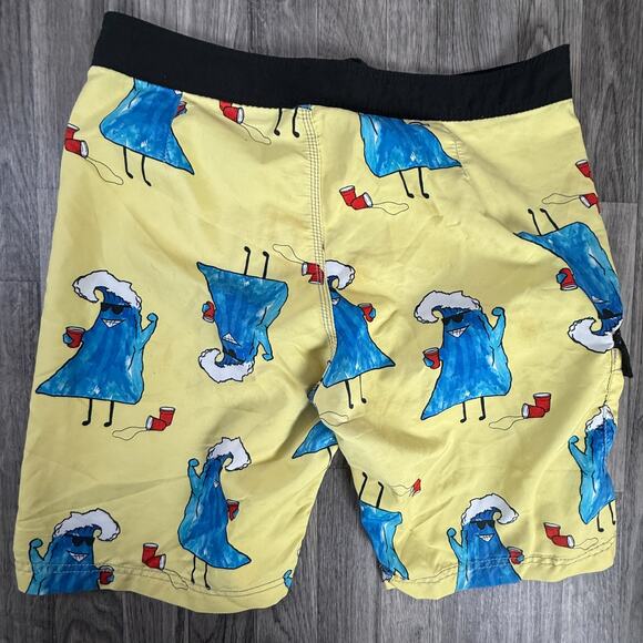 Billabong Board Shorts Mens 34 Surf Party Wave Red Cup Print Yellow Swim Trunks - Picture 2 of 7